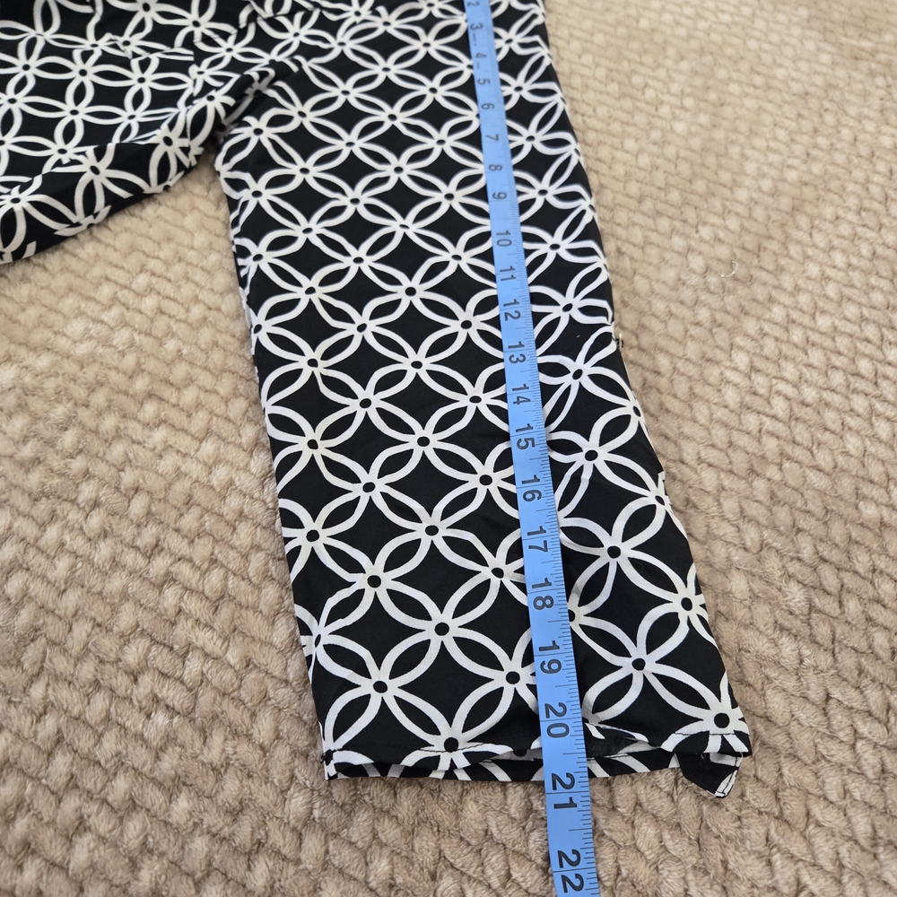 Women’s 2X Black White Geometric Blouse Button Front Lightweight Roll Tab Sleeve - Picture 11 of 13